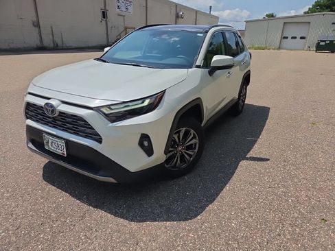 Used 2022 Toyota RAV4 Limited AWD/4WD image 3