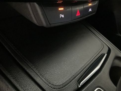 Used 2024 Cadillac XT4 Premium Luxury image 13