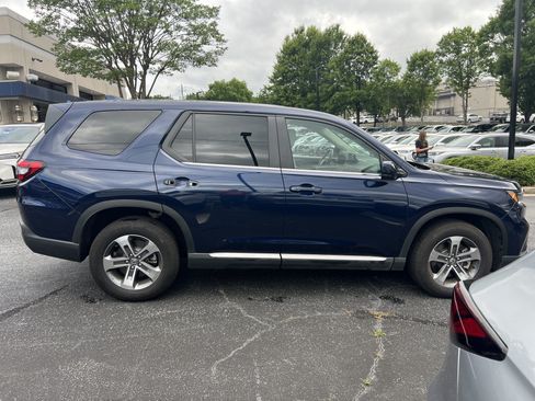 Used 2025 Honda Pilot EX-L image 6