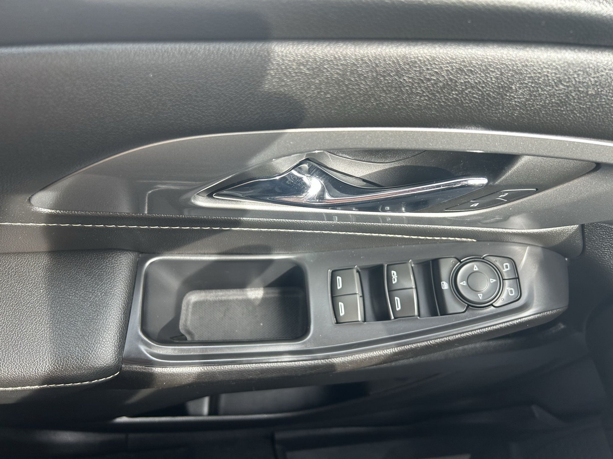 Used 2022 Chevrolet Traverse LT AWD/4WD image 19