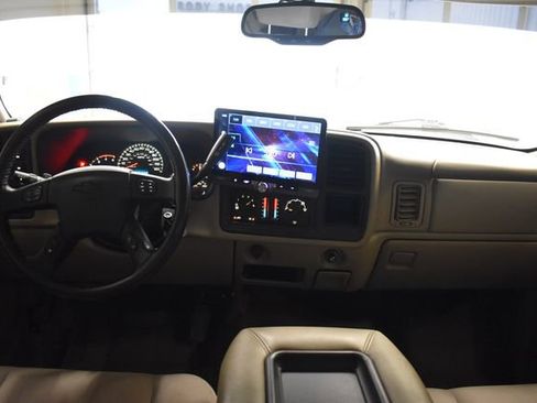 Used 2005 Chevrolet Silverado 3500 LS w/ Heavy-Duty Power Package AWD/4WD image 5