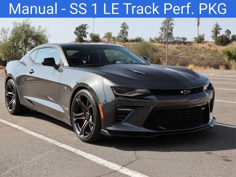 Used 2018 Chevrolet Camaro SS RWD image 2