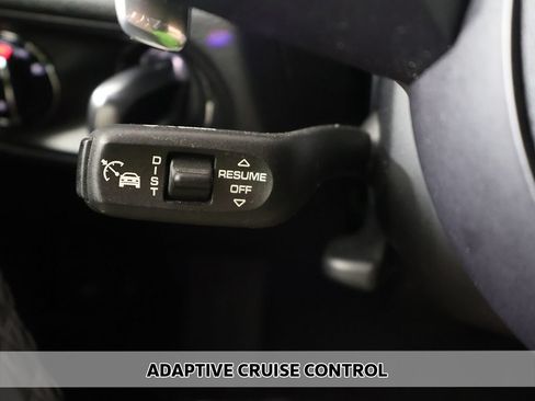 Used 2023 Porsche Macan AWD/4WD image 5