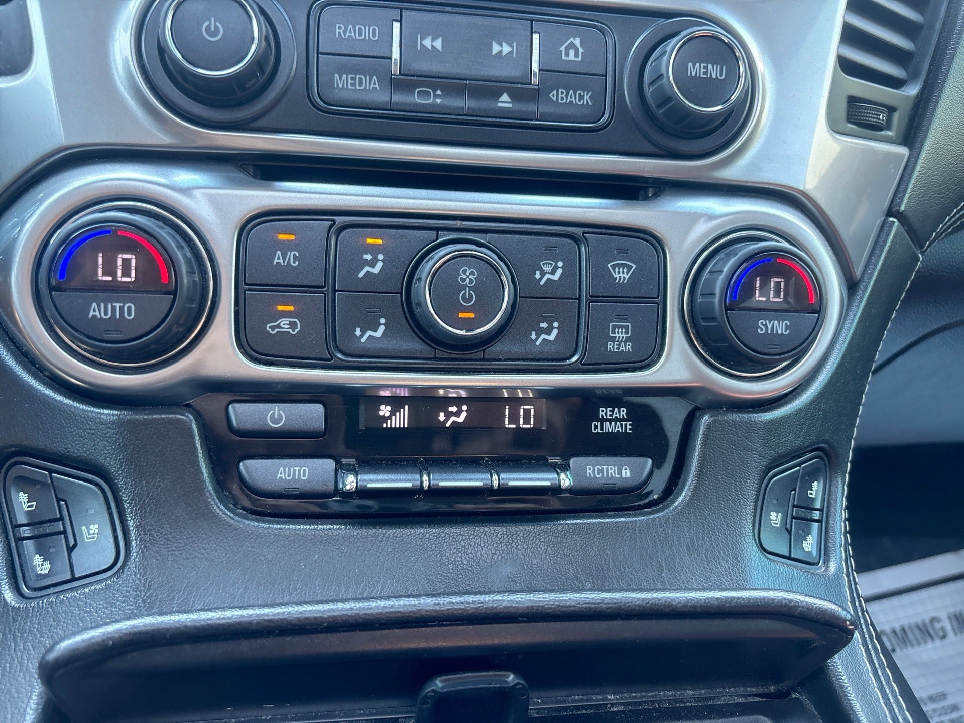 Used 2019 Chevrolet Suburban Premier w/ Premier Plus Edition AWD/4WD image 17
