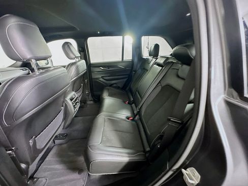 Used 2023 Jeep Grand Cherokee Altitude image 27