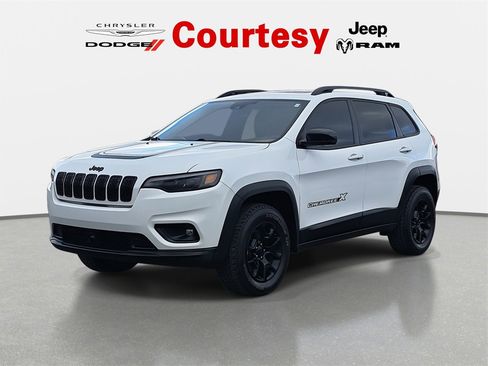 Certified 2022 Jeep Cherokee Latitude w/ Sun & Sound Group image 9