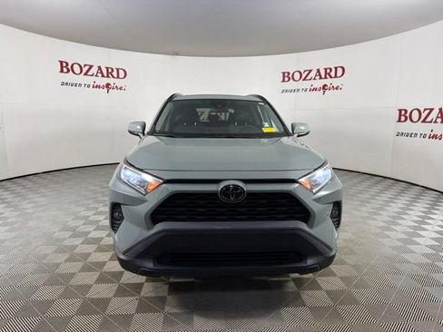 Used 2021 Toyota RAV4 XLE w/ Convenience Package FWD image 2