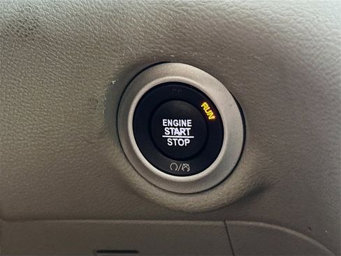 Used 2022 Chrysler Pacifica Touring-L image 26