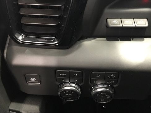 Used 2026 GMC Sierra 1500 AT4 w/ AT4 Premium Package AWD/4WD image 21
