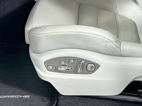 Certified 2022 Porsche Macan GTS image 34