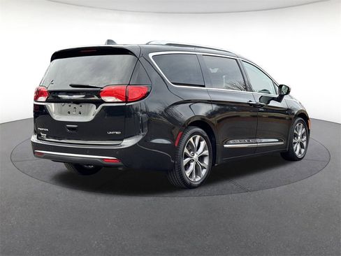 Certified 2019 Chrysler Pacifica Limited w/ Tire & Wheel Group image 5