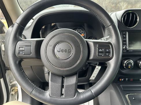 Used 2014 Jeep Patriot Latitude image 9