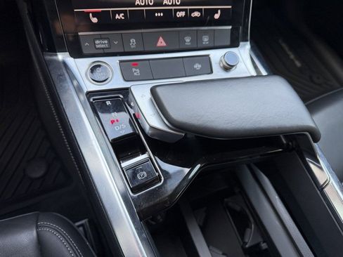 Used 2022 Audi e-tron Premium w/ Convenience Plus Package image 25