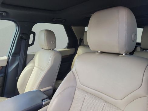 Used 2018 Land Rover Discovery HSE AWD/4WD image 21