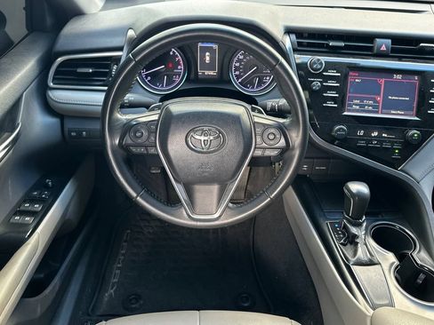 Used 2018 Toyota Camry SE FWD image 15