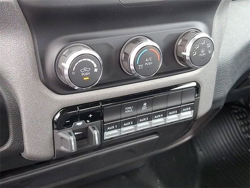 Used 2024 RAM 2500 Tradesman w/ Chrome Appearance Group image 10