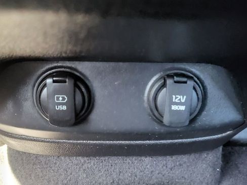 Used 2018 Kia Sorento FWD image 25