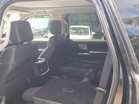 Used 2025 Ford Expedition Active AWD/4WD image 5