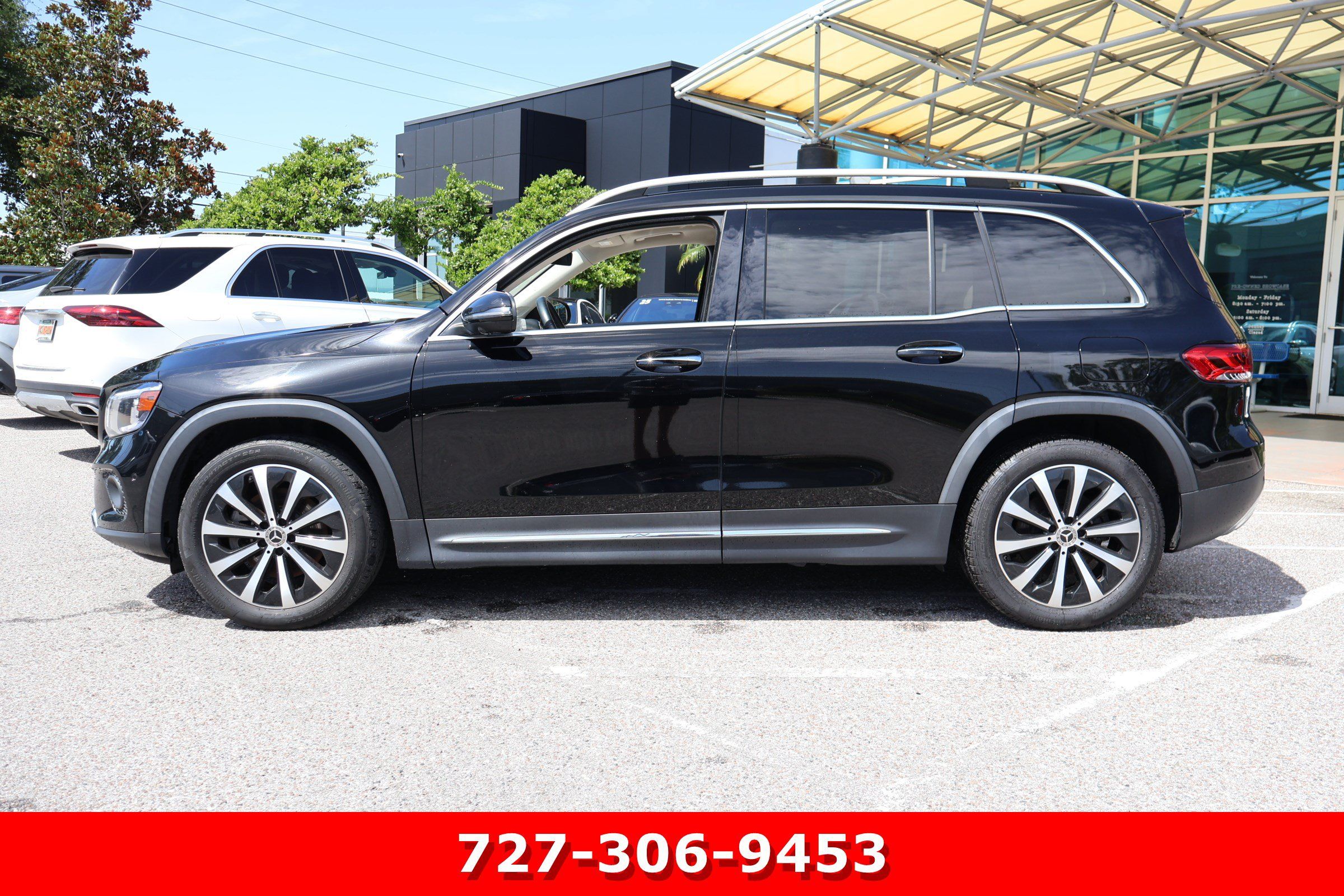 Used 2023 Mercedes-Benz GLB 250 4MATIC w/ Premium Package image 6