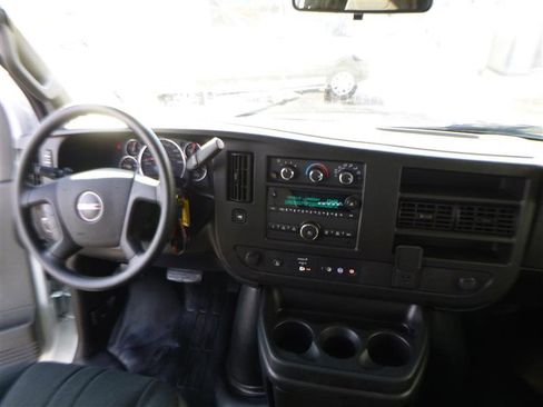 Used 2024 GMC Savana 2500 w/ Driver Convenience Package image 10