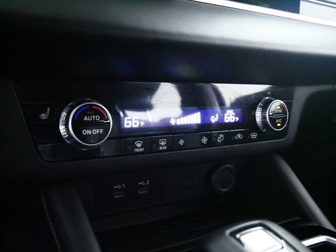 Used 2025 Mitsubishi Outlander SE AWD/4WD image 23