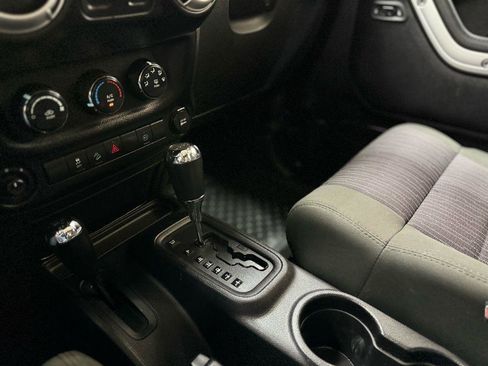 Used 2011 Jeep Wrangler Sahara w/ Connectivity Group AWD/4WD image 17