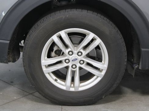 Used 2024 Ford Explorer XLT RWD image 12