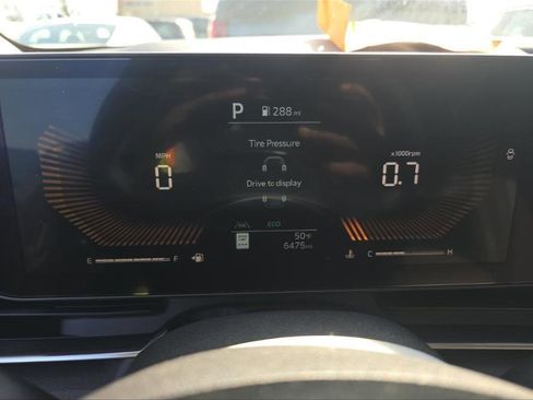 Used 2026 Kia Carnival EX image 5