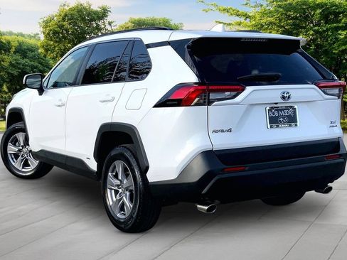 Used 2022 Toyota RAV4 XLE w/ Convenience Package AWD/4WD image 4