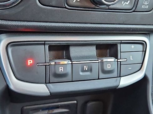 Used 2024 GMC Terrain SLT image 31