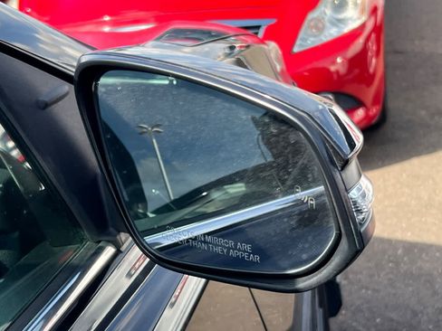 Used 2016 Toyota RAV4 SE image 13