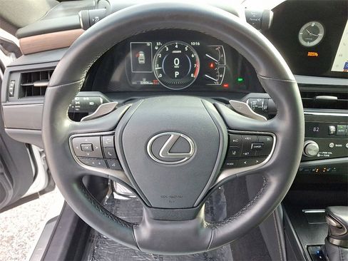 Used 2024 Lexus ES 250 w/ Premium Package image 19