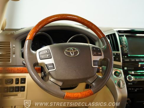 Used 2013 Toyota Land Cruiser AWD/4WD image 39