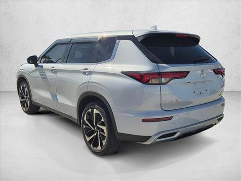 Used 2024 Mitsubishi Outlander SE image 8
