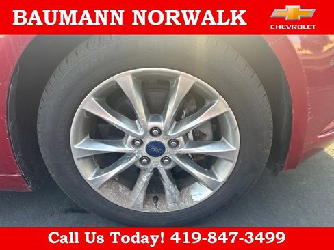 Used 2017 Ford Fusion SE w/ Fusion SE Technology Package FWD image 9