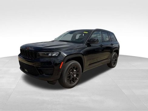 New 2025 Jeep Grand Cherokee Altitude RWD image 22