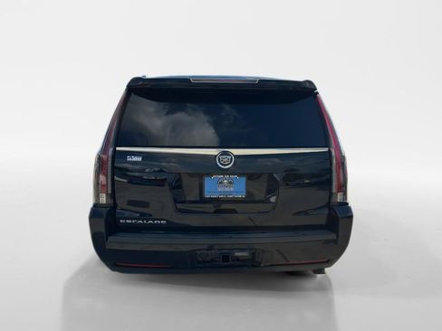 Used 2015 Cadillac Escalade ESV Premium RWD image 4