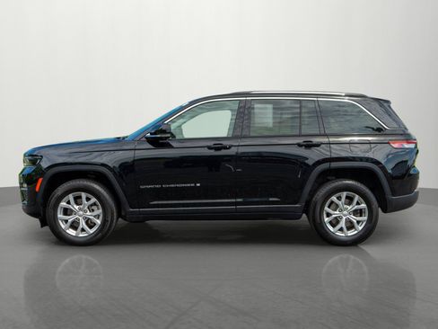 Used 2023 Jeep Grand Cherokee Limited w/ Black Appearance Package AWD/4WD image 4