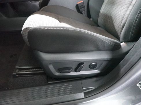 Used 2023 Nissan Rogue SV image 11