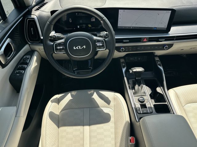 Used 2025 Kia Sorento EX w/ Panoramic Sunroof Package FWD image 21