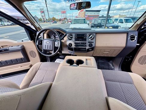 Used 2014 Ford F250 XLT w/ Snow Plow Prep Package image 32