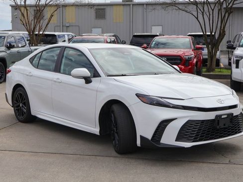 Used 2025 Toyota Camry SE FWD image 24