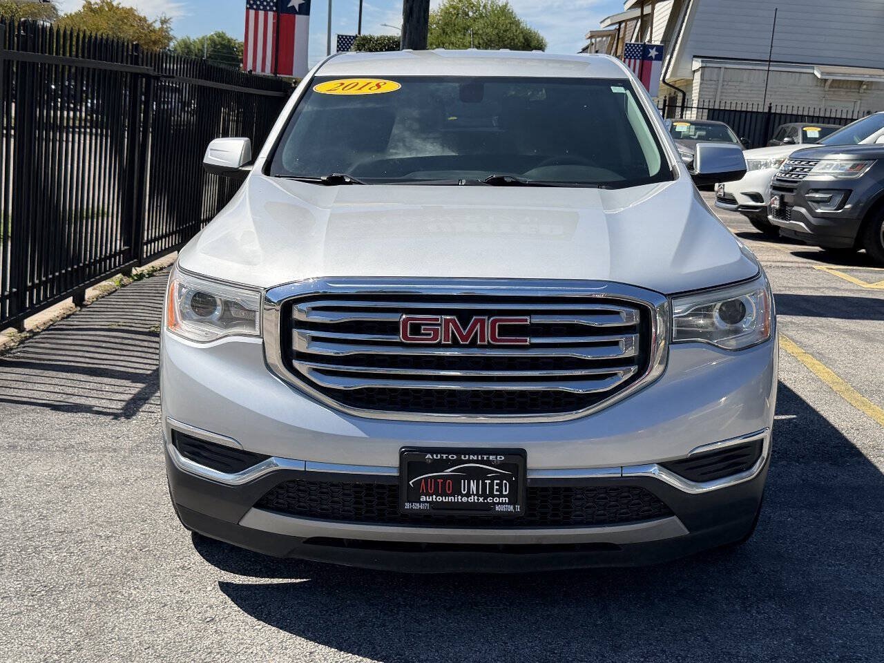 Used 2018 GMC Acadia SLE w/ LPO, Floor Liner Package FWD image 2