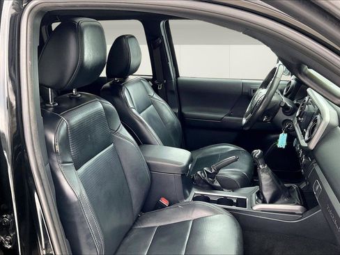 Used 2019 Toyota Tacoma TRD Off-Road image 7