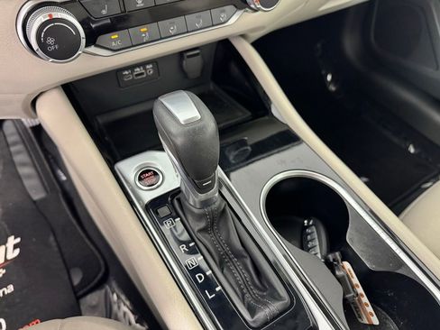 Used 2022 Nissan Altima 2.5 SV w/ SV Premium Package image 19