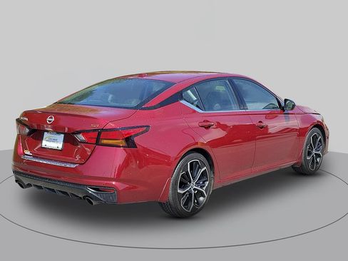 Used 2023 Nissan Altima 2.5 SR w/ SR Premium Package FWD image 3