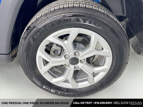 Used 2025 Jeep Compass Sport w/ Mopar Graphics Package image 29