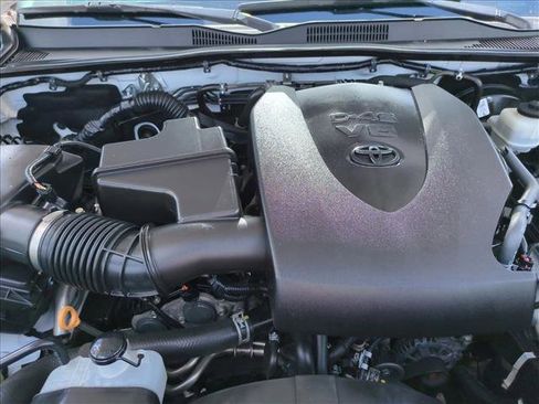 Used 2022 Toyota Tacoma SR5 w/ Technology Package image 21