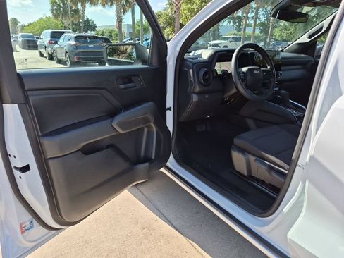 Used 2025 Chevrolet Colorado W/T RWD image 7