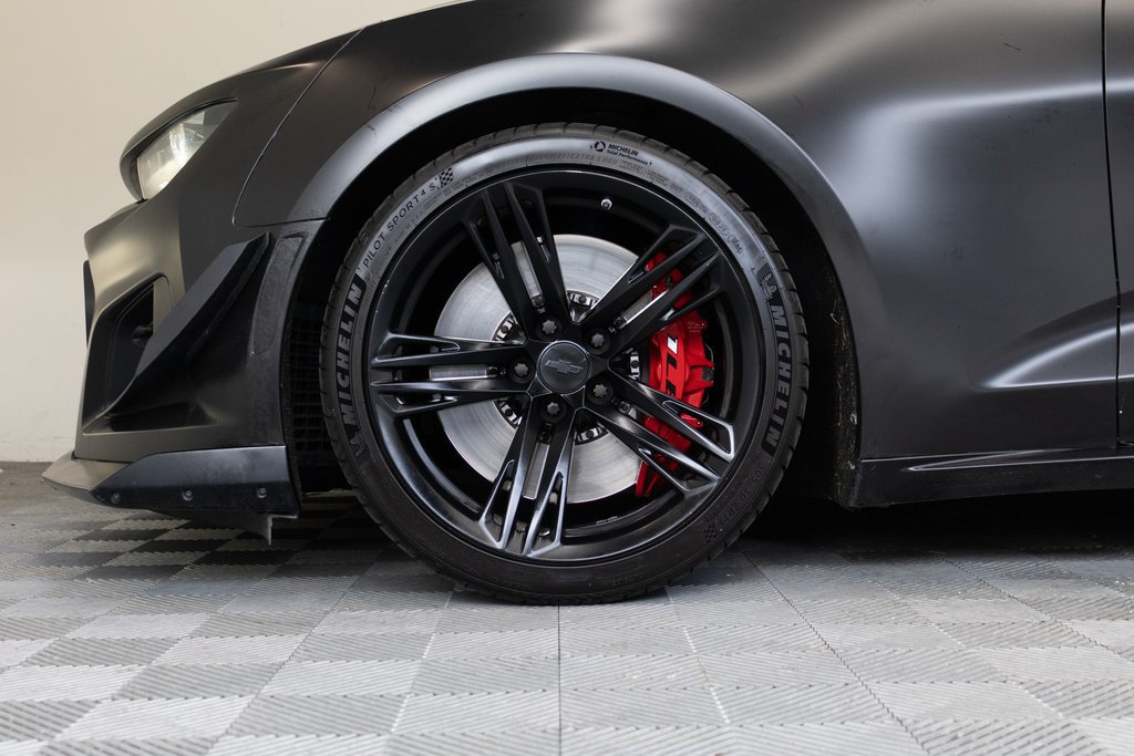 Used 2021 Chevrolet Camaro ZL1 RWD image 13
